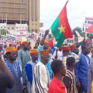 Burkina Faso : Plusieurs milliers de manifestants réaffirment la légitimité du régime du capitaine Traoré